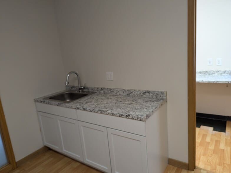 More Photos Of 4706 Cottage Grove Rd, Madison Medical For Lease