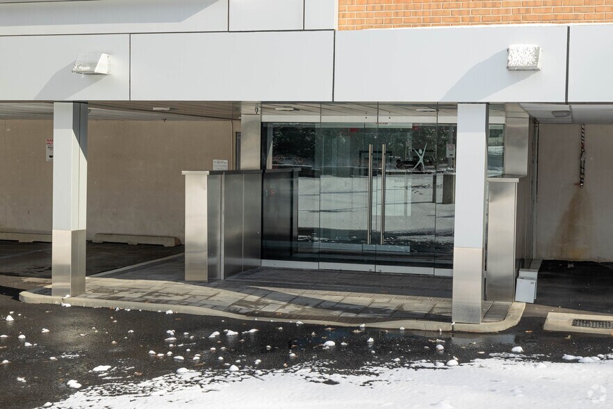 More Photos Of 125 Mineola Ave, Roslyn Heights Medical For Sale