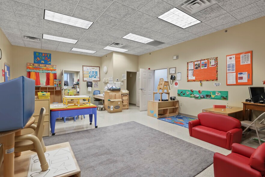 More Photos Of 1631 Main St, Niagara Falls Industrial For Sale