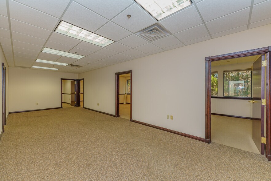 More Photos Of 10 Maxwell Dr, Clifton Park Medical For Lease