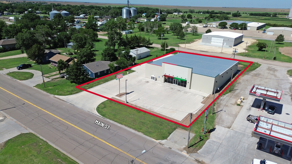 Primary Photo Of 1323 Main St, La Crosse Storefront For Lease