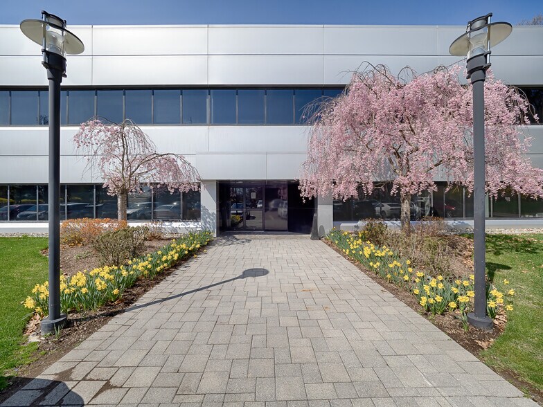 More Photos Of 50 Chestnut Ridge Rd, Montvale Office For Lease