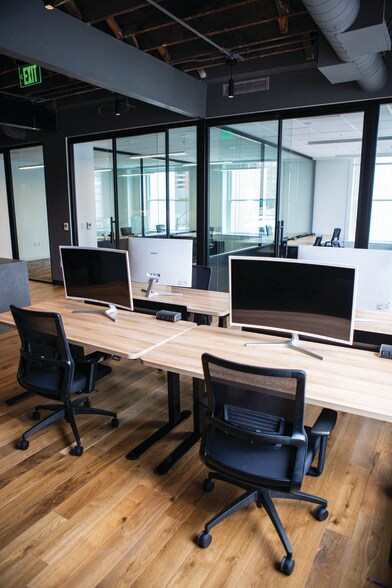 More Photos Of 3 Greenway Plz, Houston Office For Lease