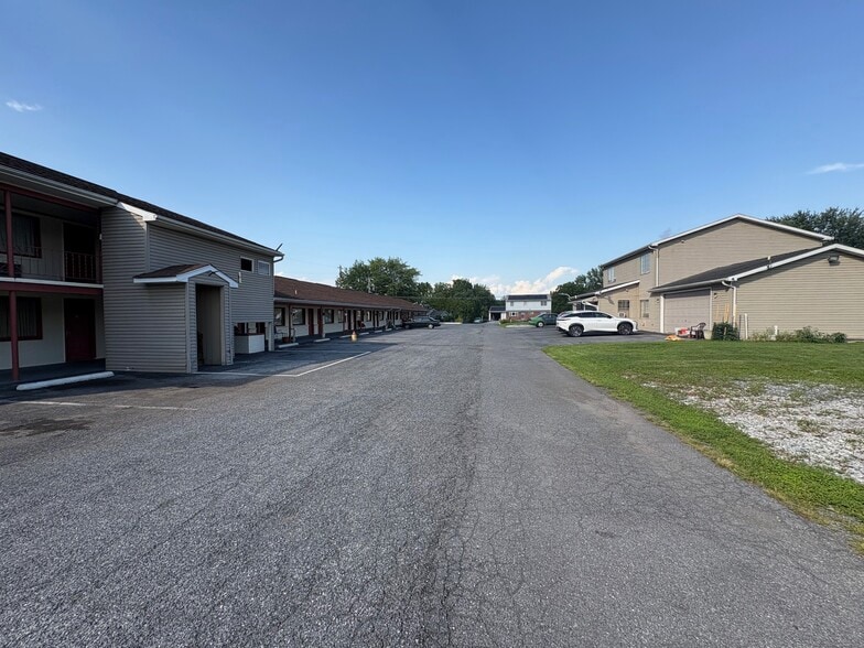 More Photos Of 155 Richardson Rd, Middletown Hotel For Sale