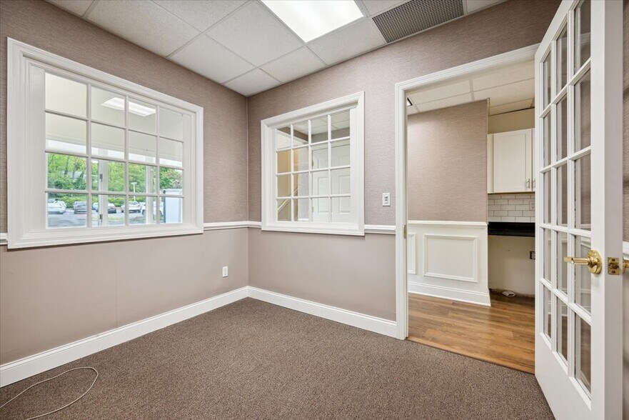 More Photos Of 55 Stirling Rd, Watchung Office For Sale