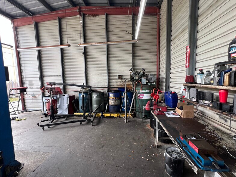 More Photos Of 2850 Roosevelt Blvd, Clearwater Freestanding For Sale