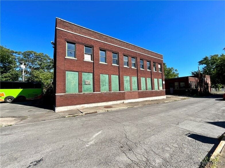 More Photos Of 561 8th St, Niagara Falls Warehouse For Sale