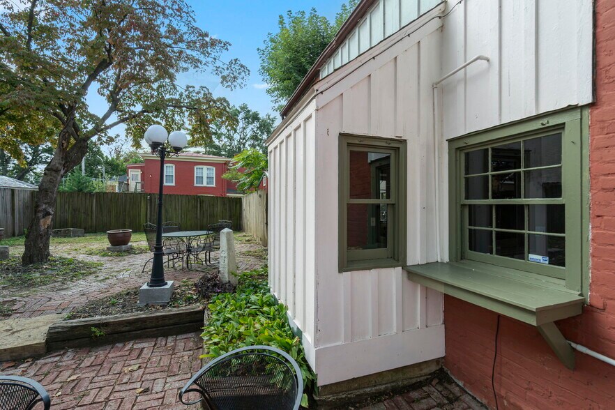 More Photos Of 901 Franklin Ave, Lexington General Retail For Sale