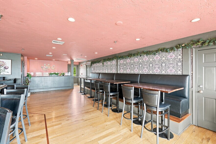 More Photos Of 170 Water St, Plymouth Storefront For Lease