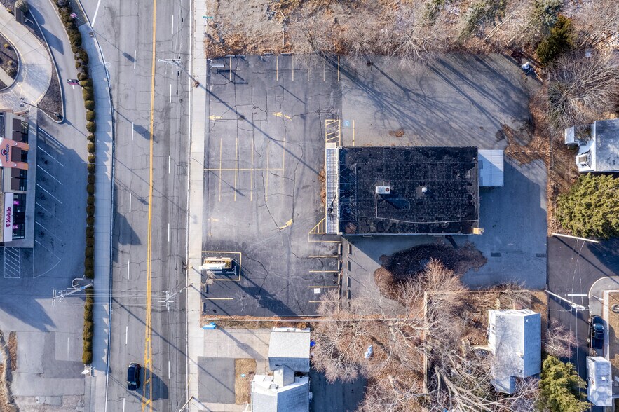More Photos Of 10 Newport Ave, Pawtucket Freestanding For Lease