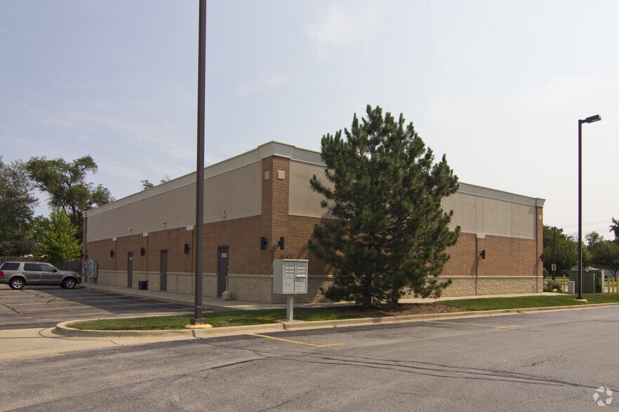 More Photos Of 570 N Schmale Rd, Carol Stream Storefront For Lease