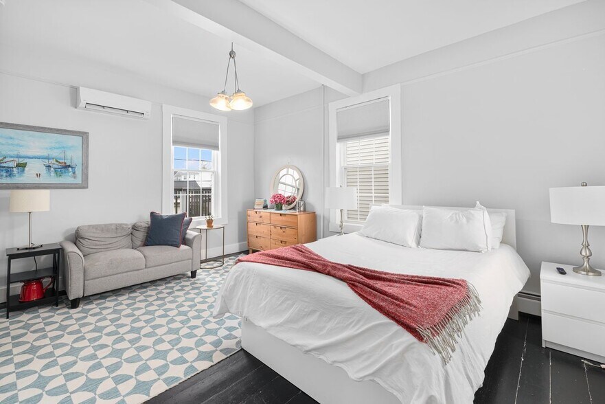 More Photos Of 28 Weaver Ave, Newport Hospitality For Sale