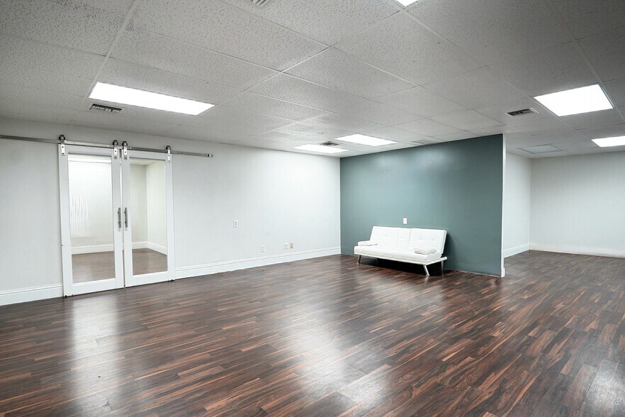More Photos Of 2826 E Oakland Park Blvd, Fort Lauderdale Office For Sale