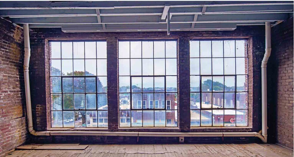 More Photos Of 491 S Main St, Memphis Storefront Retail Residential For Sale