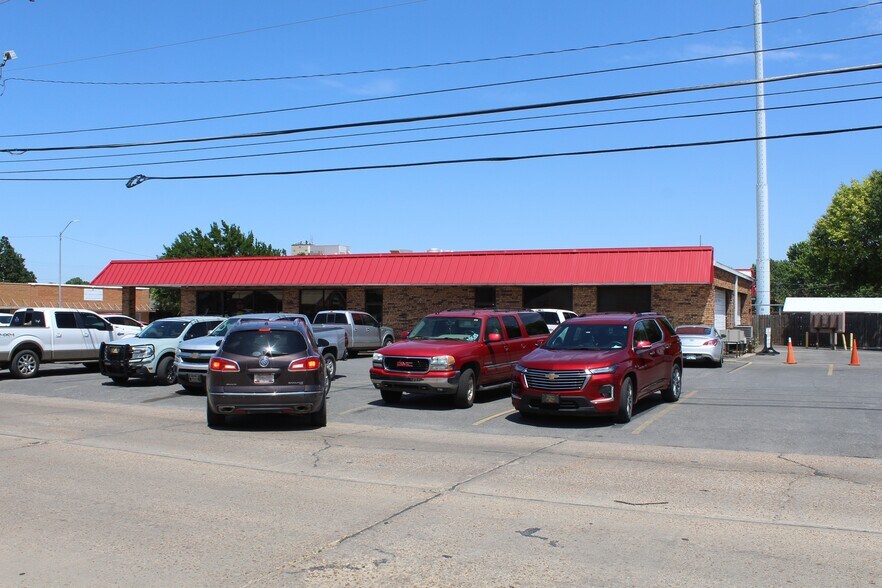 More Photos Of 1223 Main St, Woodward Fast Food For Sale