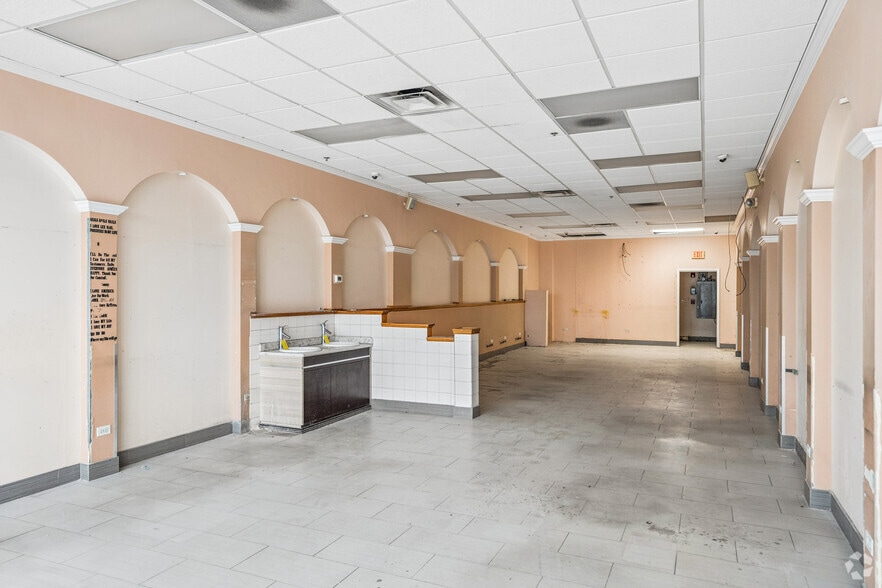More Photos Of 4147-4275 167th St, Country Club Hills Unknown For Lease