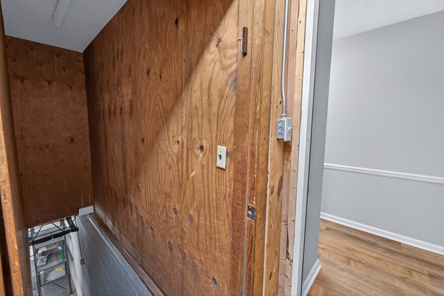 More Photos Of 4109 Robinson St, Covington Freestanding For Sale