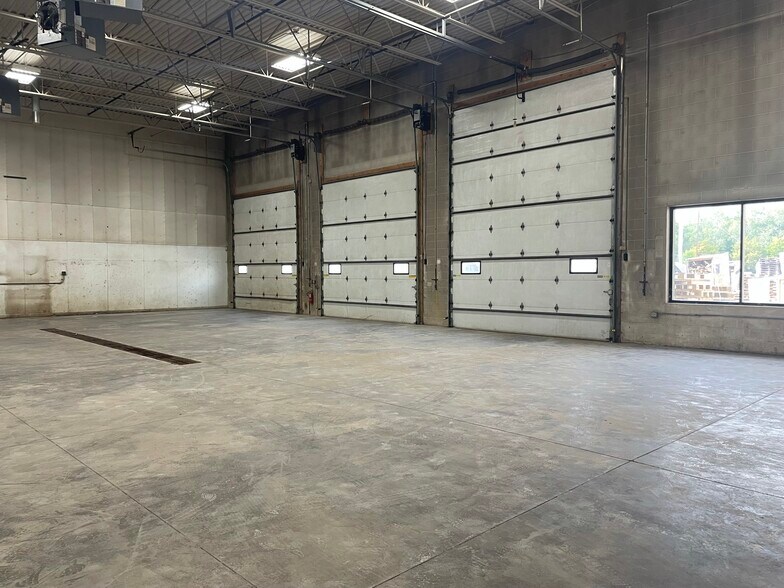 More Photos Of 6805 20th Ave S, Centerville Manufacturing For Lease