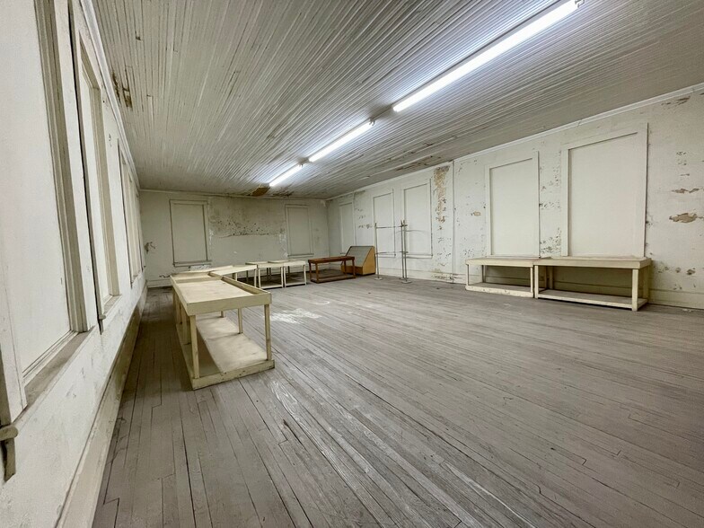 More Photos Of 4 S Main St, Inman Storefront Retail Office For Sale