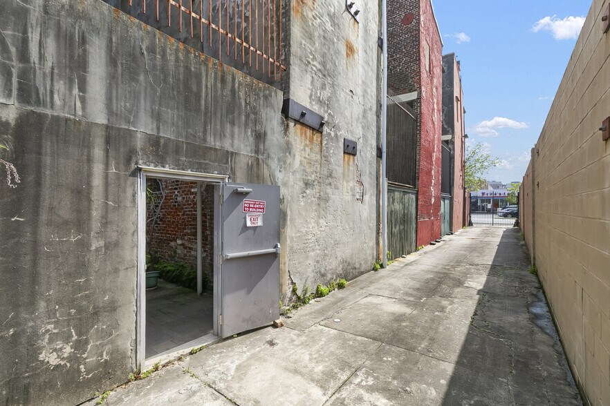 More Photos Of 612 Julia St, New Orleans Apartments For Sale