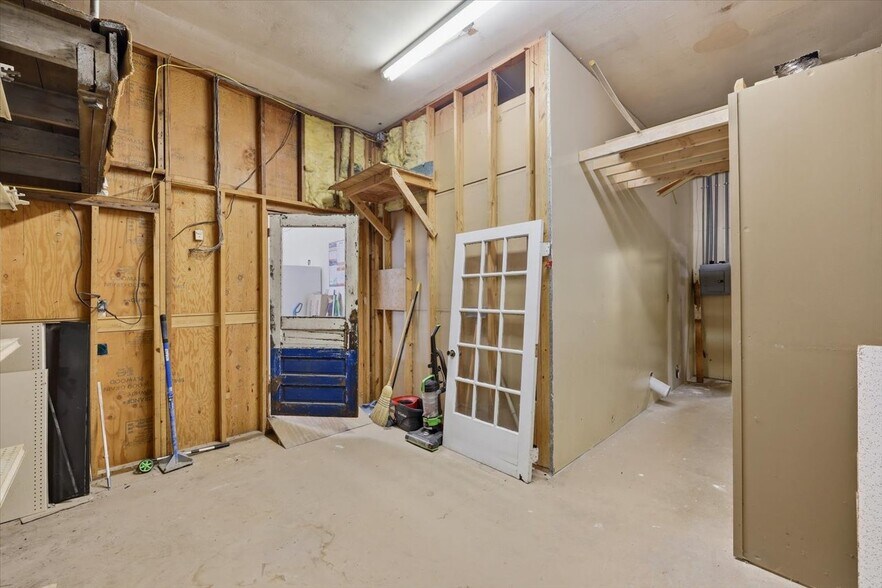 More Photos Of 148 W Green St, Hazlehurst Office For Sale