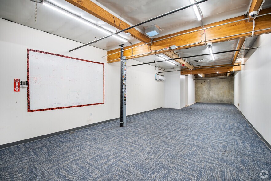 More Photos Of 414-420 Lesser St, Oakland Warehouse For Sale