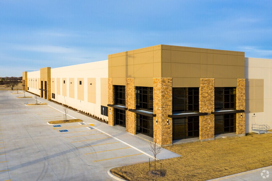 More Photos Of 5665 S 129th East Ave, Tulsa Distribution For Lease