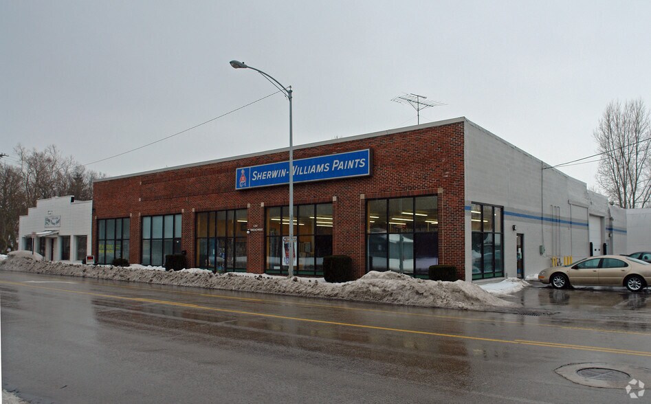 More Photos Of 114 N Broadway St, Greenville Storefront For Lease