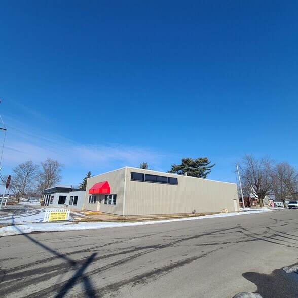 More Photos Of 405 N Main St, North Webster Showroom For Sale