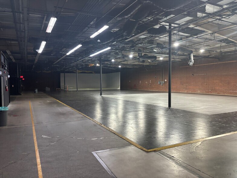 More Photos Of 157-159 W Providencia Ave, Burbank Warehouse For Lease