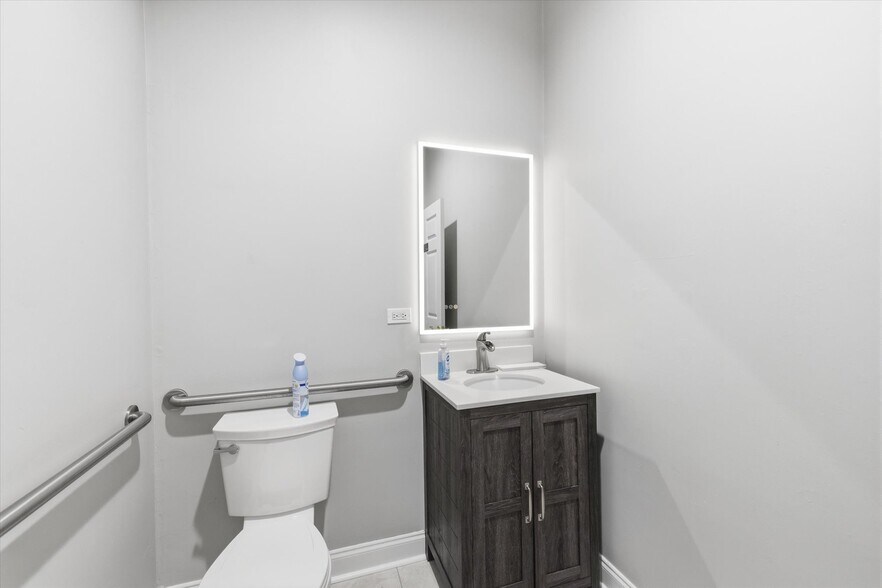 More Photos Of 1574 Village Square Blvd, Tallahassee Office For Lease