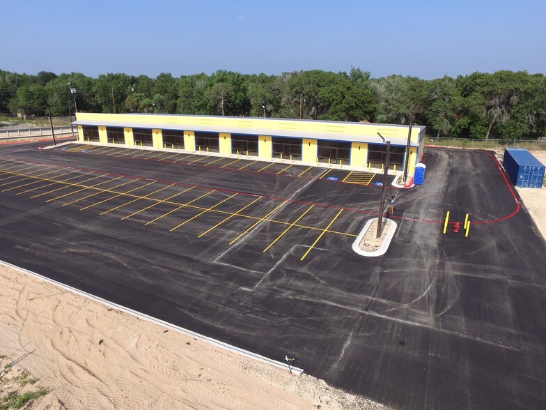 More Photos Of 3712 New Mathis Rd, Elmendorf Freestanding For Lease