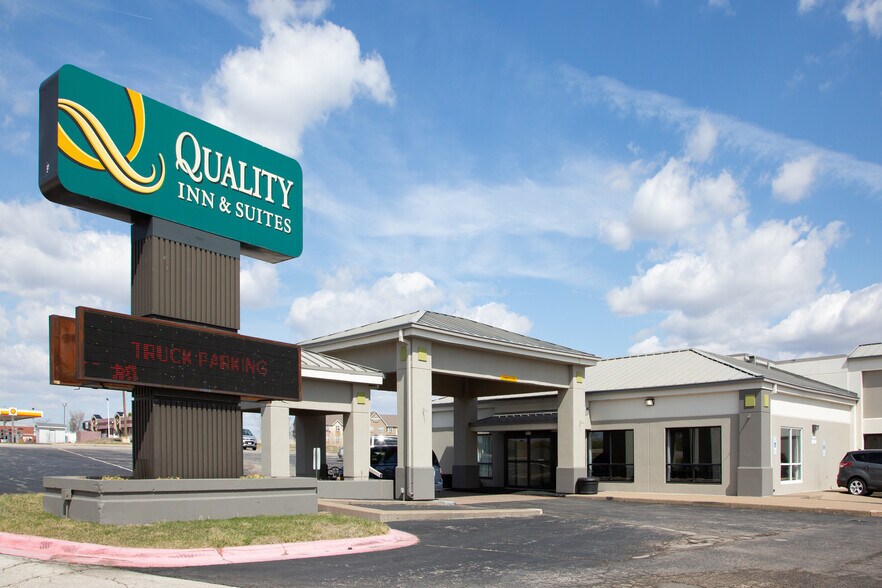 More Photos Of 6910 27th St, Moline Hotel For Sale