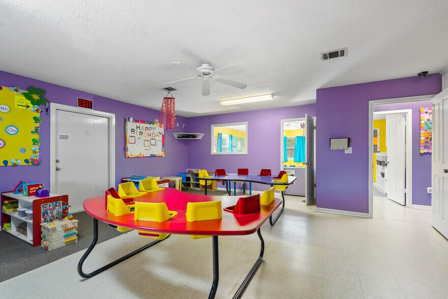 More Photos Of 989 Old Mcdade Rd, Elgin Daycare Center For Sale