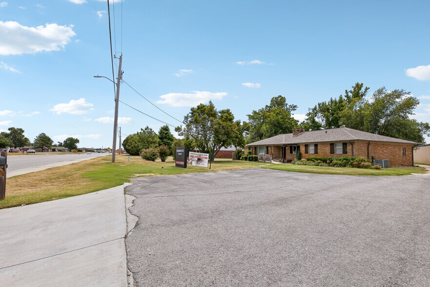 More Photos Of 930 W Main St, Jenks Medical For Sale