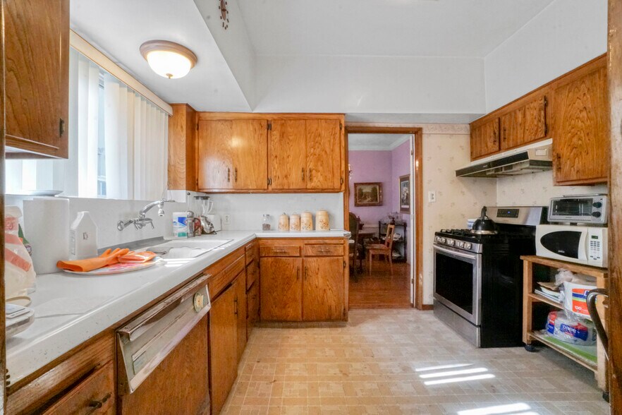 More Photos Of 110-116 S Kings Rd, Los Angeles Apartments For Sale