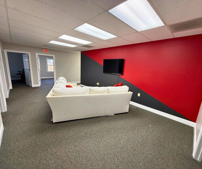 More Photos Of 206 Hillstone Dr, Jamestown Office For Lease