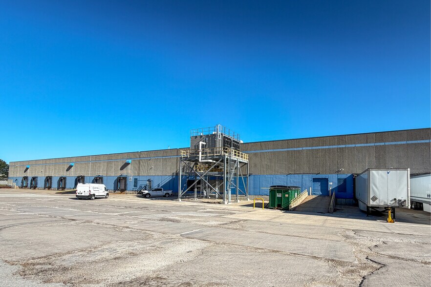 More Photos Of 7601 NW 107th Ter, Kansas City Distribution For Sale