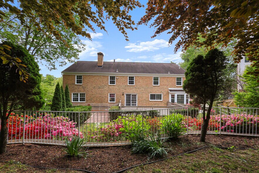 More Photos Of 9725 Lookout Pl, Gaithersburg Healthcare For Sale
