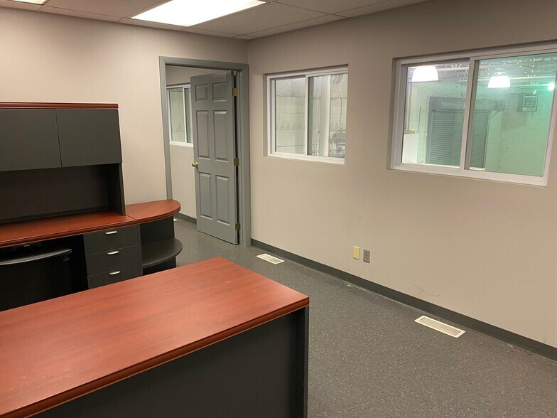 More Photos Of 7600 Exchange St, Valley View Manufacturing For Lease