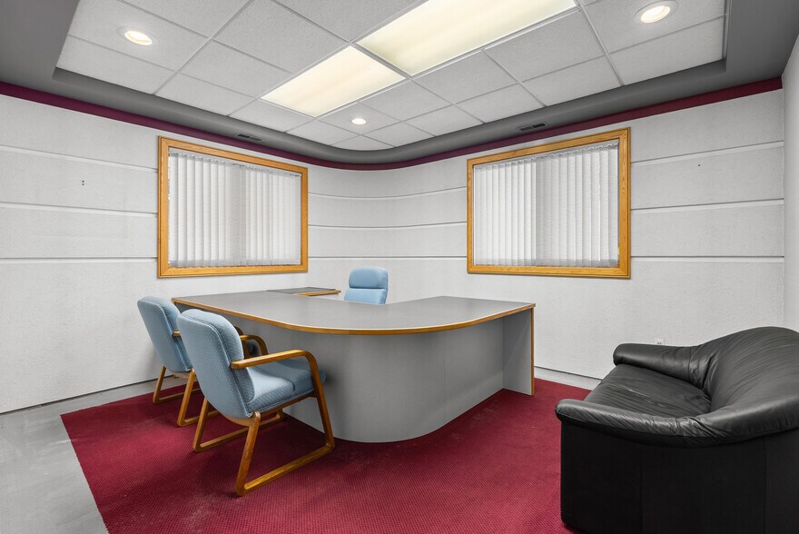 More Photos Of 8000 Park Pl, Brighton Warehouse For Lease