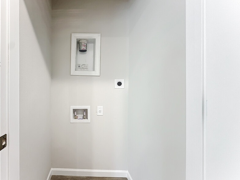 More Photos Of 6421 Breezy Oaks Way, Jacksonville Apartments For Sale