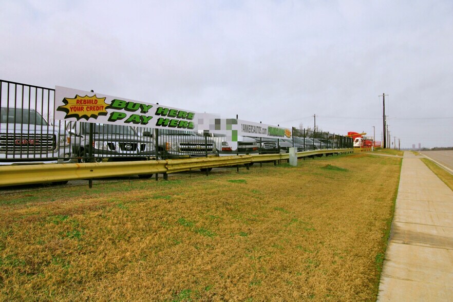 More Photos Of 4108 University Drive & Geesling rd, Denton Auto Dealership For Lease