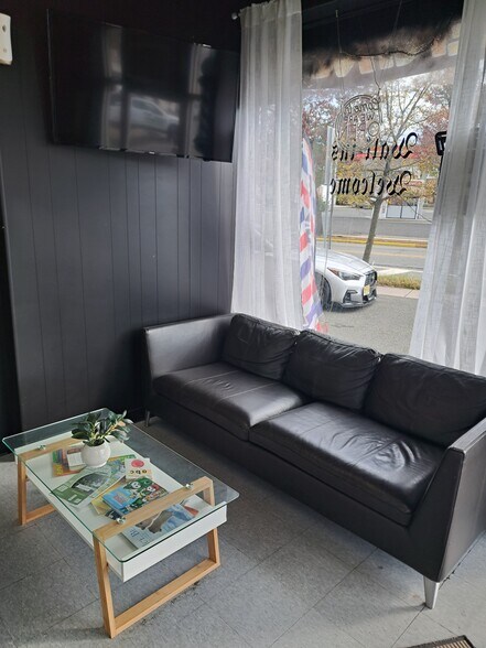 More Photos Of 705-711 Raritan Ave, Highland Park Storefront Retail Office For Lease