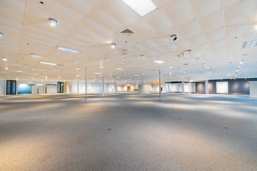 More Photos Of 8300 N Wayne Rd, Westland Freestanding For Lease