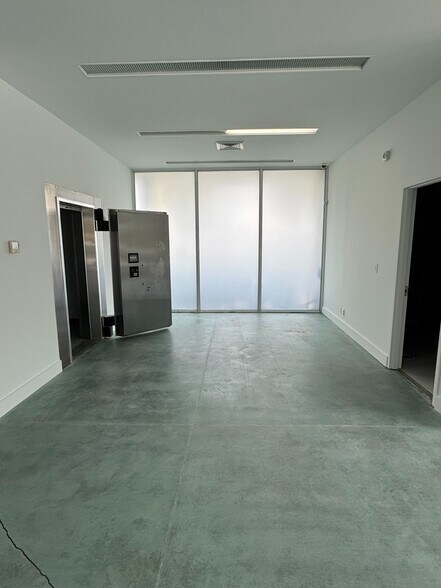 More Photos Of 3250 SE Federal Hwy, Stuart Freestanding For Lease