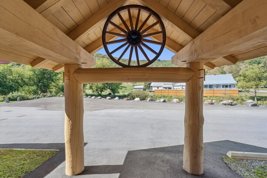 More Photos Of 1 Maple ave, Chelsea Restaurant For Sale