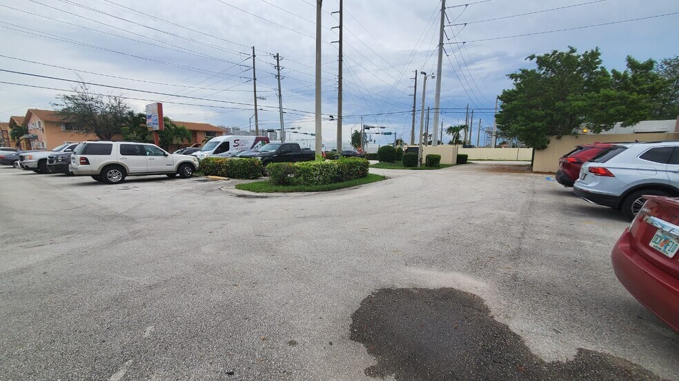 More Photos Of 330-332 W 9th St, Hialeah Storefront Retail Office For Lease