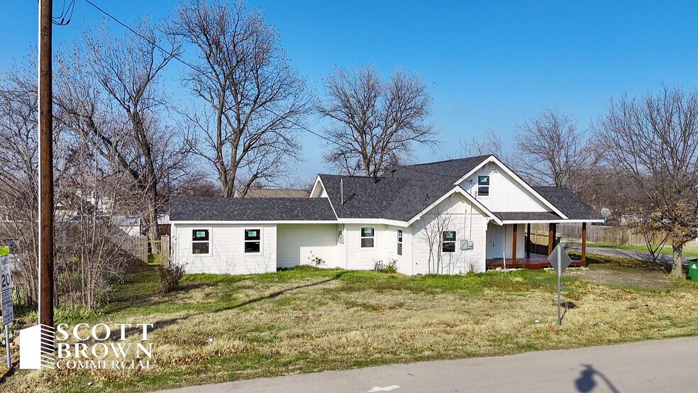 More Photos Of 401 Elm St, Sanger Medical For Sale