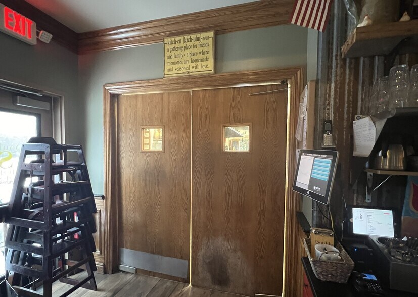 More Photos Of 49 Oakland Ave, Warwick Restaurant For Sale